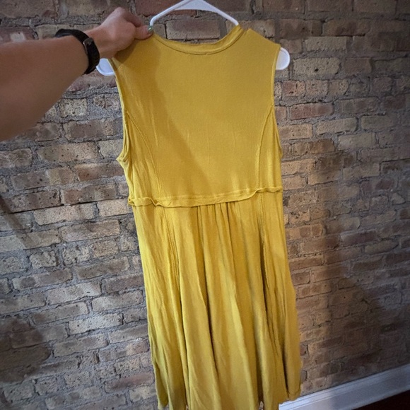 Size large yellow dress. - Picture 2 of 4
